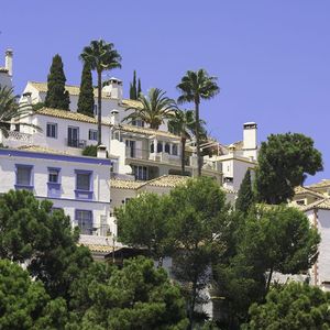 Depuis 2013, la formule du « Golden visa » facilite l'obtention d'un permis de résidence aux étrangers qui signent l'achat d'un bien immobilier pour plus de 500.000 euros. (Sur la photo à Marbella).