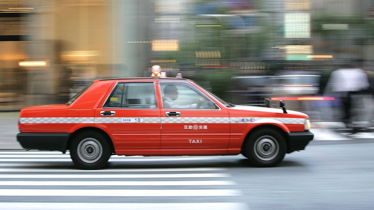 Après des années de bataille politique, le Japon lance, cette semaine, des premiers services de voiture de transport avec chauffeur très limités.