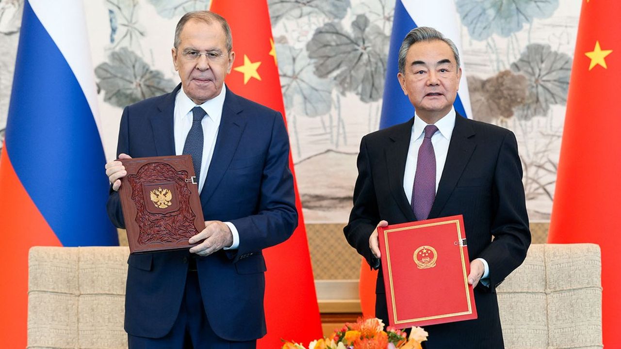 Le ministre russe des Affaires étrangères, Sergueï Lavrov et son homologue chinois, Wang Yi, ont signé un accord général de partenariat stratégique.