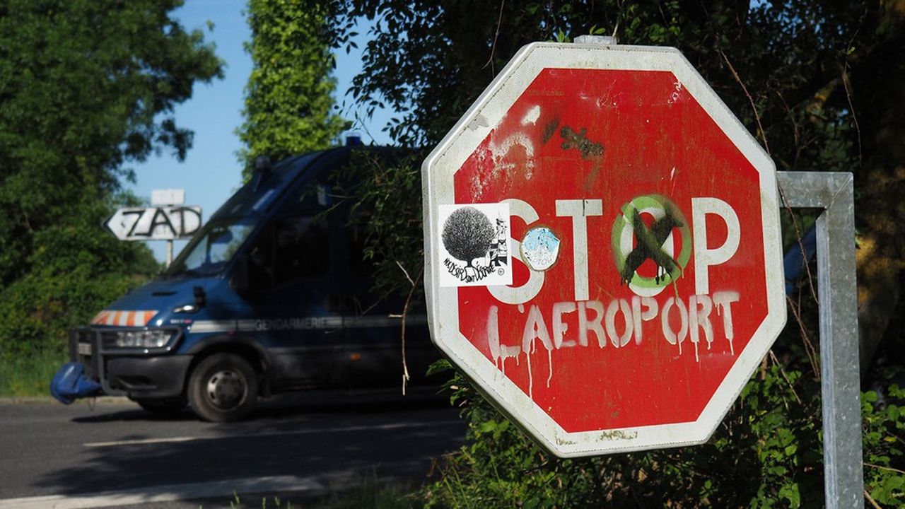 Né dans les années 1960 et relancé en 2000, le projet d'aéroport de Notre-Dame-des-Landes, en Loire-Atlantique, est devenu un emblème des luttes environnementales.