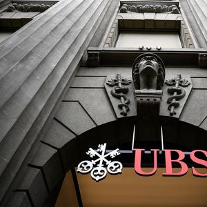 UBS a acheté Credit Suisse pour 3 milliards de francs suisses en mars 2023.