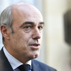 Olivier Marleix, le chef de file des députés LR, estime que « ce n'est pas aux Français de payer l'addition de la politique du chéquier » d'Emmanuel Macron.