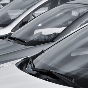 Le podium des véhicules particuliers immatriculés en entreprises reste 100 % essence, au premier trimestre 2024.