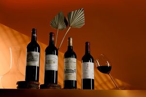 Grands crus de Bordeaux proposés lors une vente aux enchères.