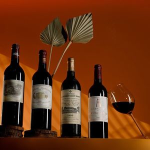 Grands crus de Bordeaux proposés lors une vente aux enchères.