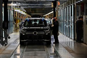 Ligne de production de Mercedes Benz dans l'usine de Pékin.