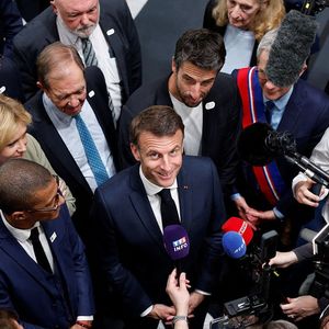 Emmanuel Macron lors de l'inauguration du Centre aquatique olympique à Saint-Denis, le 4 avril.