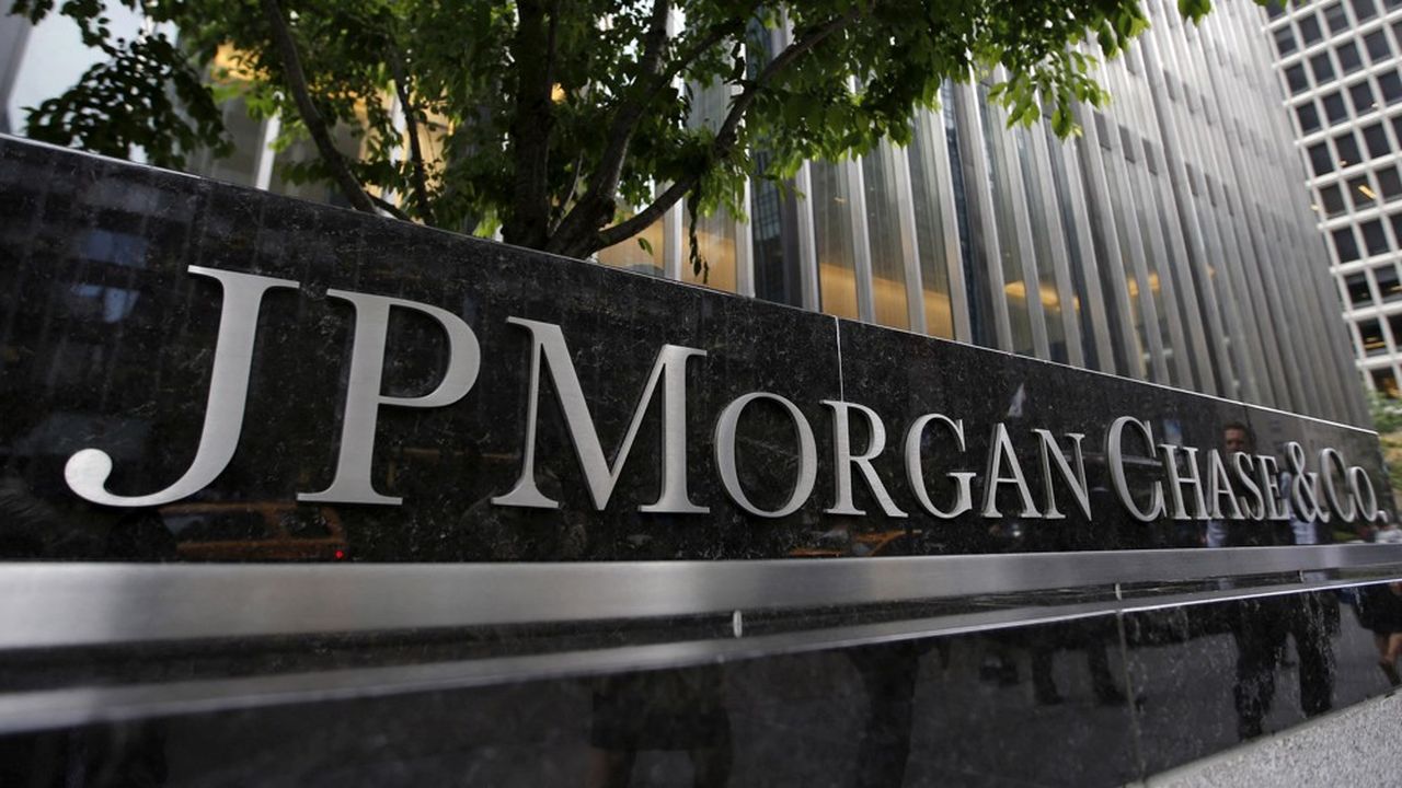 La hausse des taux d'intérêt a permis à JP Morgan d'engranger des bénéfices record l'année dernière. 