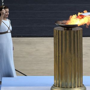 Comme à chaque édition depuis 1936, le relais de la flamme débute par la cérémonie d'allumage, sur le site antique d'Olympie.