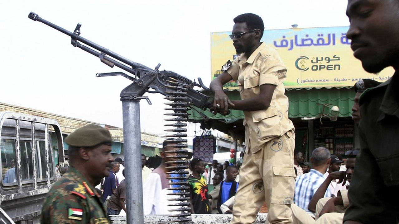 Les soldats de l'armée régulière patrouillent dans Khartoum, un an après le déclenchement d'un conflit avec leurs ex-frères d'armes des Forces de soutien rapide.