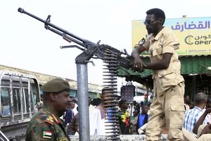 Les soldats de l'armée régulière patrouillent dans Khartoum, un an après le déclenchement d'un conflit avec leurs ex-frères d'armes des Forces de soutien rapide.