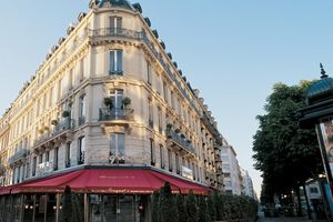 La brasserie Fouquet's, située sur les Champs Elysées, va être rénovée.