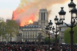 Le 15 avril 2019, Notre-Dame de Paris était ravagée par un incendie. Le feu s'était déclaré aux alentours de 18h50.
