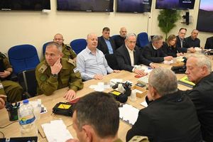 Divisés entre « faucons » et pragmatiques, les membres du cabinet de guerre israélien ont du mal à s'accorder.