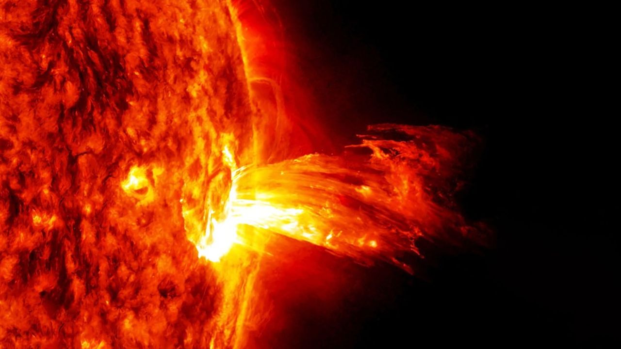 L'année 2025 s'annonce très active pour notre étoile avec de nombreuses tempêtes, éruptions et tourbillons solaires (éléments de cette image fournis par la Nasa).