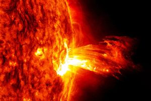 L'année 2025 s'annonce très active pour notre étoile avec de nombreuses tempêtes, éruptions et tourbillons solaires (éléments de cette image fournis par la Nasa).