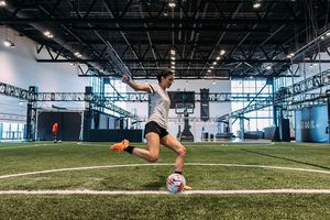 Au Nike Sport Research Lab, à Portland (Oregon), les athlètes testent le matériel sur un terrain bardé de capteurs et de caméras de «motion capture».