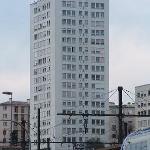 La rénovation thermique de la tour Bagatelle (photo), située près de la gare de Dijon, représente un budget de 4,5 millions d'euros.