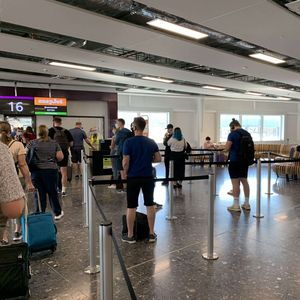 L'aéroport d'Edimbourg accueille 14,4 millions de passagers annuels avec des liaisons vers 150 destinations (Photo de juillet 2021).