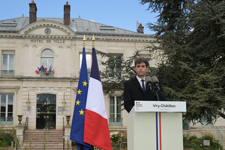 Le Premier ministre, Gabriel Attal, se trouve dans cette ville de l'Essonne, pour dévoiler son « plan » visant à replacer « l'autorité au coeur de la République », dix jours après le meurtre de Shemseddine, 15 ans.