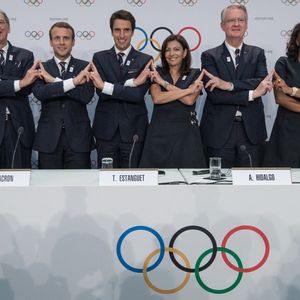 Valérie Pécresse, Emmanuel Macron et Anne Hidalgo, lors de la présentation de Paris 2024 à Lausanne, le 11 juillet 2017.