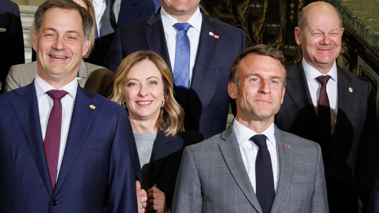 Alexander De Croo, le Premier ministre belge, Giorgia Meloni, la Première ministre italienne, le président français Emmanuel Macron et le chancelier allemand Olaf Scholz à Bruxelles le 17 avril dernier.