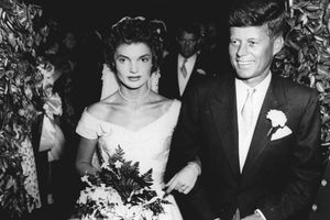 John F. Kennedy et Jacqueline Lee Bouvier, deux maillons de la chaîne romantique des célébrités.
