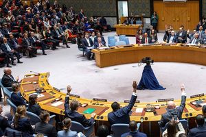 L'admission d'un Etat à l'ONU doit recevoir une recommandation positive du Conseil (au moins 9 voix sur 15 en faveur, sans veto d'un membre permanent), puis être approuvée par l'Assemblée générale, à la majorité des deux-tiers.
