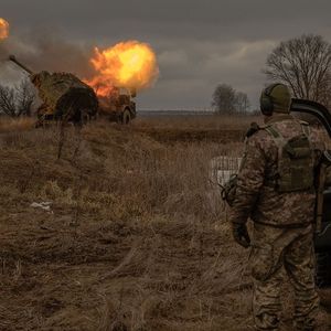 L'Ukraine est confrontée à un manque croissant de moyens et exhorte ses partenaires à lui livrer davantage d'armements et de systèmes de défense antiaérienne.