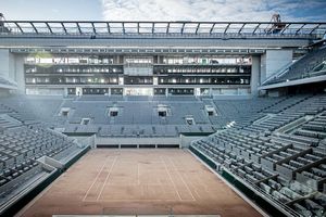 Le groupe isérois a réalisé la couverture du cours Philippe Chatrier à Roland Garros, où se dérouleront les épreuves olympiques de tennis.