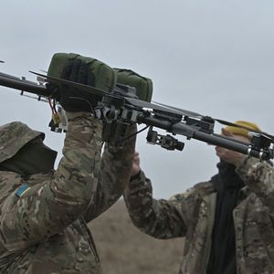 L'armée ukrainienne consomme des dizaines de milliers de drones par mois. Avec un taux d'attrition énorme. Une course technologique est engagée avec les outils de brouillage.