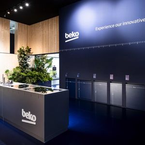 Au salon EuroCucina à Milan, qui a fait le plein de visiteurs cette année, Beko a déployé les grands moyens.