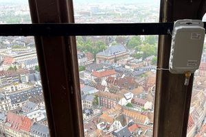 Des capteurs et des sondes sont posés sur la flèche de la cathédrale de Strasbourg.