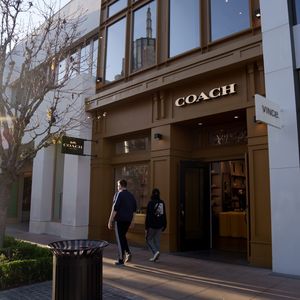Une boutique Coach, à Los Angeles (Californie).
