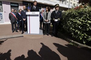 Gabriel Attal s'exprimait, ce mardi, devant une maison France Services, dont le périmètre est appelé à s'étendre.