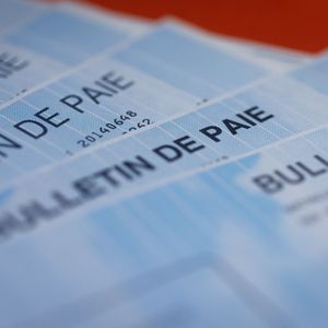 Le gouvernement veut que les 27 millions de salariés français disposent d'ici à 2027 d'une feuille de paie beaucoup plus lisible, comprenant seulement 15 lignes - contre 55 aujourd'hui.