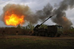Des soldats d'une brigade d'artillerie font feu sur une armée russe dont tout le monde à Kiev estime qu'elle ne s'arrêtera pas à l'Ukraine si elle l'emportait.