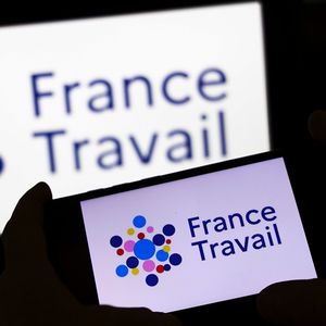 France Travail, qui dispose de 6.000 conseillers entreprise, veut augmenter de 50 % cette année le nombre de recruteurs visités avec l'aide des autres intervenants du réseau éponyme.