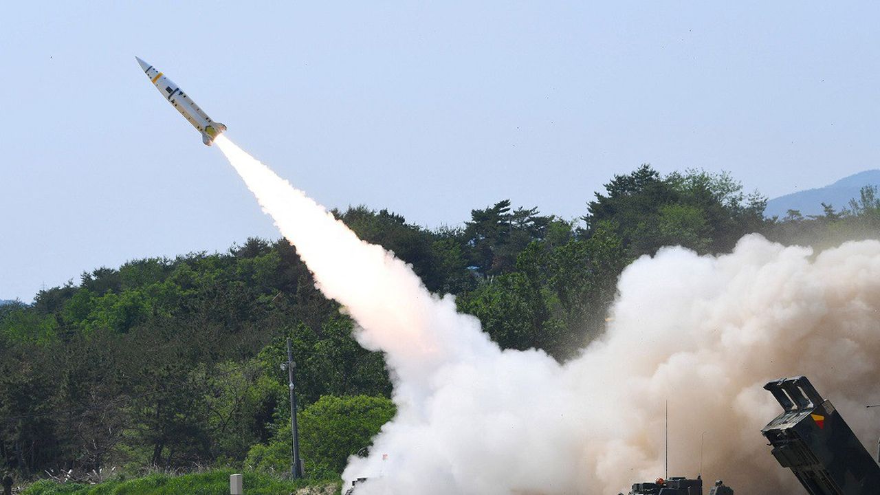 Les missiles ATACMS peuvent atteindre une cible à plus de 300 km.