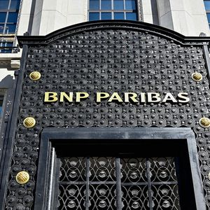 BNP Paribas a indiqué jeudi s'attendre à une hausse supérieure à 2 % de ses revenus en 2024.