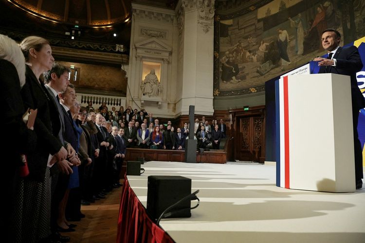 Emmanuel Macron et son auditoire ce jeudi à la Sorbonne.