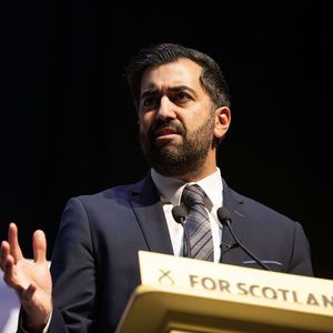 Le Premier ministre écossais, nommé en mars 2023 après la démission de Nicola Sturgeon, va affronter un vote de défiance au Parlement d'Edimbourg.