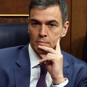Le Premier ministre socialiste, Pedro Sanchez, devrait communiquer lundi 29 avril sa décision de rester au non à la tête du gouvernement.