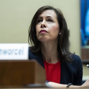 La présidente de la Federal Communications Commission, Jessica Rosenworcel, défend la neutralité du Net pour protéger le consommateur. 