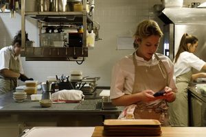 Manon Fleury défend la présence des femmes aux postes à responsabilités en cuisine.