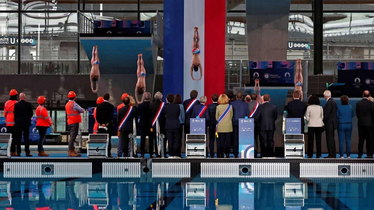 Inauguration du centre aquatique olympique (CAO) à Saint-Denis, par le président de la République, Emmanuel Macron, le 4 avril 2024.