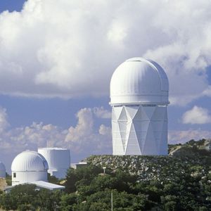 L'observatoire de Kitt Peak, dans l'Arizona, nous livrera peut-être, grâce à son instrument DESI, le secret de l'énergie noire.