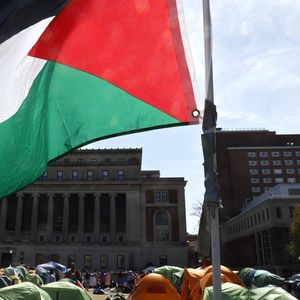Des étudiants occupent un campement pro-palestinien à l'Université de Columbia, le 26 avril 2024, à New York.