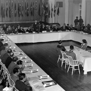 En 1944, à Bretton Woods, une conférence internationale réorganise le système monétaire international.
