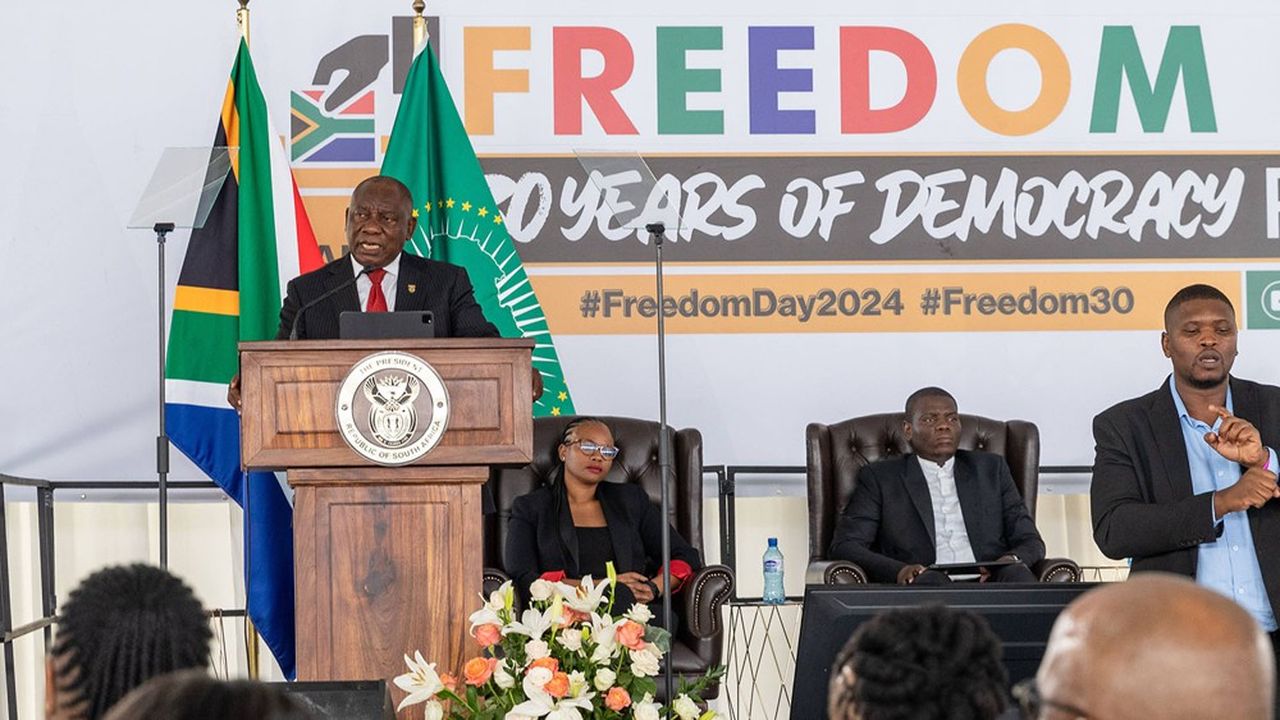 Le président sud-africain Cyril Ramaphosa donne un discours samedi lors du trenti�ème anniversaire des premières élections multiraciales du pays.